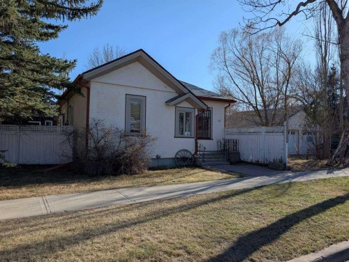 53 Elma Street WEST Okotoks, AB T1S 1J8