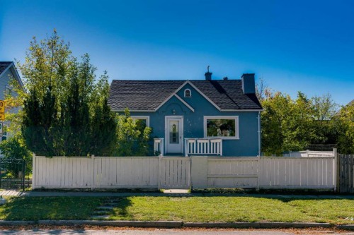 129 18 Avenue Nw, Calgary, AB - Outdoor