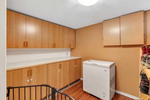 129 18 Avenue Nw, Calgary, AB - Indoor Photo Showing Laundry Room