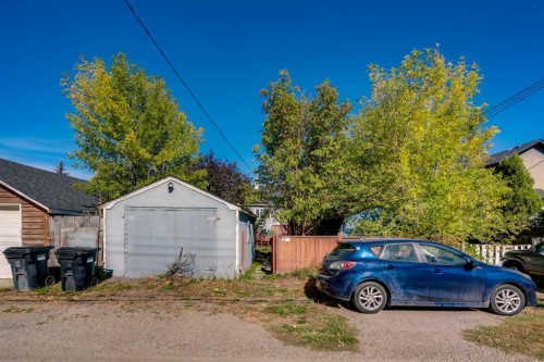 129 18 Avenue Nw, Calgary, AB - Outdoor