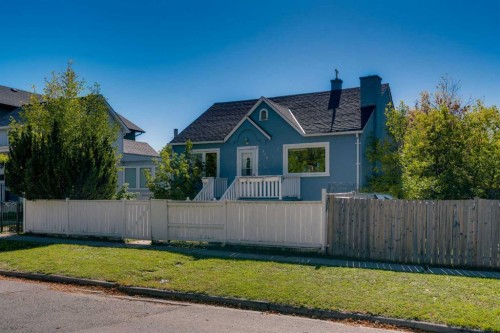 129 18 Avenue Nw, Calgary, AB - Outdoor