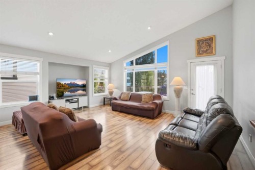203 Hillcrest Boulevard, Strathmore, AB 