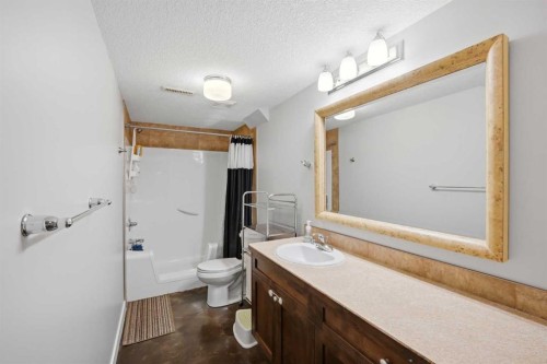 203 Hillcrest Boulevard, Strathmore, AB 