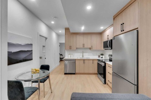 1727 19 Avenue Nw, Calgary, AB - Indoor Photo Showing Kitchen