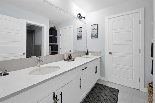 211 Dawson Harbour Court, Chestermere, AB 