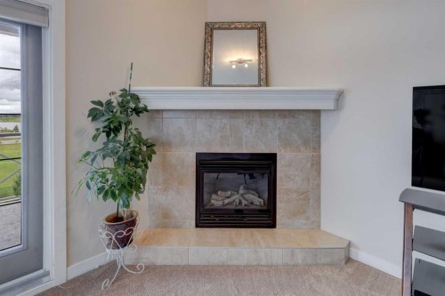 301-1005B Westmount Drive, Strathmore, AB 