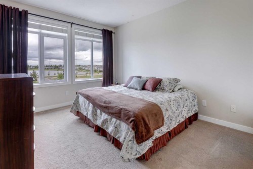 301-1005B Westmount Drive, Strathmore, AB 