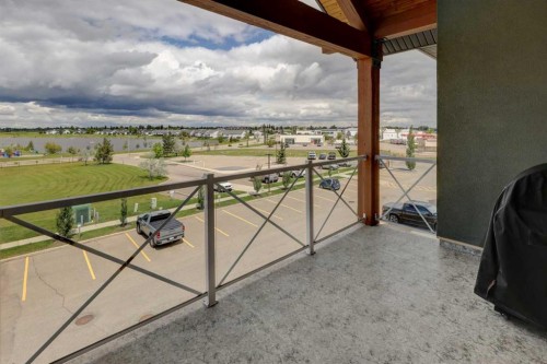 301-1005B Westmount Drive, Strathmore, AB 