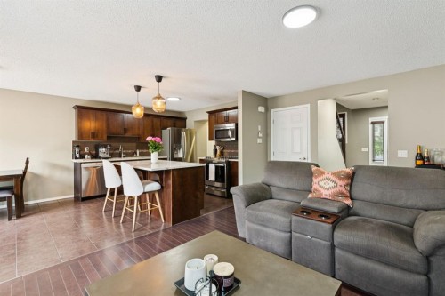 943 Windsong Drive Sw, Airdrie, AB - Indoor Photo Showing Living Room