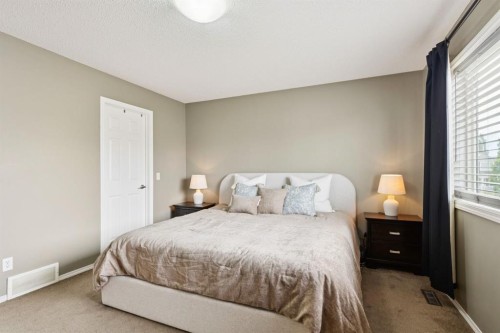943 Windsong Drive Sw, Airdrie, AB - Indoor Photo Showing Bedroom