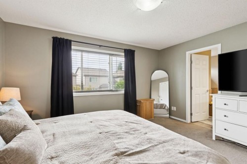 943 Windsong Drive Sw, Airdrie, AB - Indoor Photo Showing Bedroom