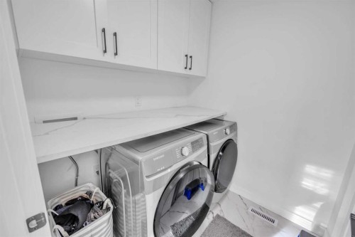 97 Baysprings Gardens Sw, Airdrie, AB - Indoor Photo Showing Laundry Room