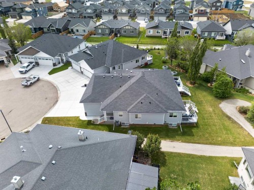66 Stenlea Gate, Carstairs, AB 
