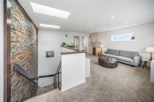 1734 37 Avenue Sw, Calgary, AB 