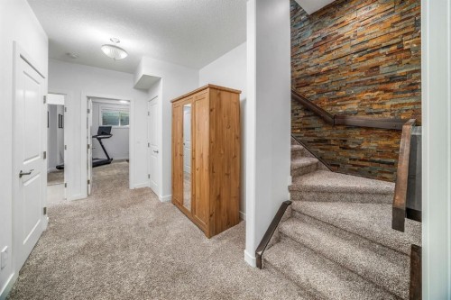 1734 37 Avenue Sw, Calgary, AB 