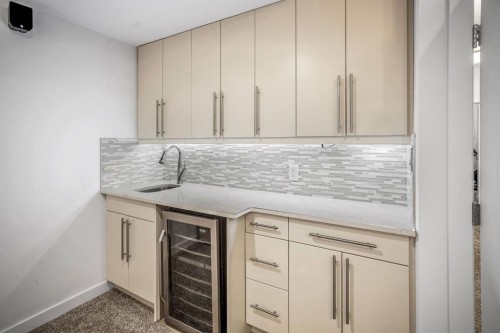 1734 37 Avenue Sw, Calgary, AB 