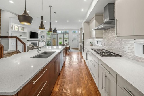 1734 37 Avenue Sw, Calgary, AB 