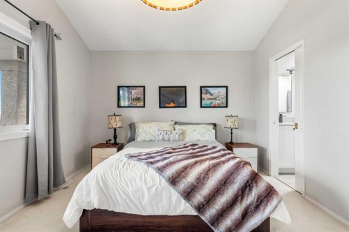94 Edgebrook Heights Nw, Calgary, AB - Indoor Photo Showing Bedroom