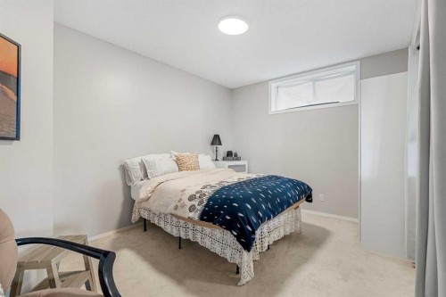 94 Edgebrook Heights Nw, Calgary, AB - Indoor Photo Showing Bedroom