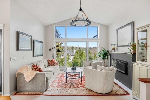 94 Edgebrook Heights Nw, Calgary, AB - Indoor Photo Showing Living Room