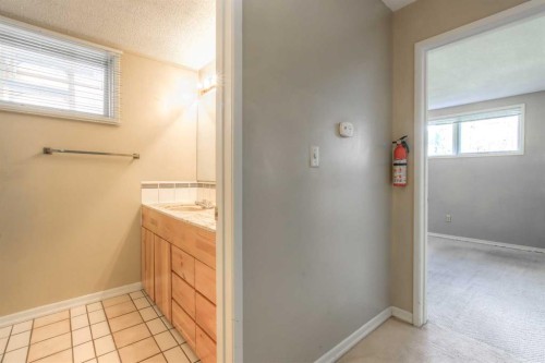 4512 Varsity Drive Nw, Calgary, AB 