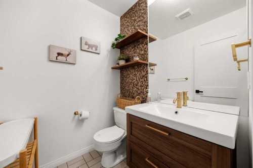 1-1061 Evergreen Circle, Canmore, AB - Indoor Photo Showing Bathroom