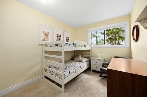 1-1061 Evergreen Circle, Canmore, AB - Indoor Photo Showing Bedroom
