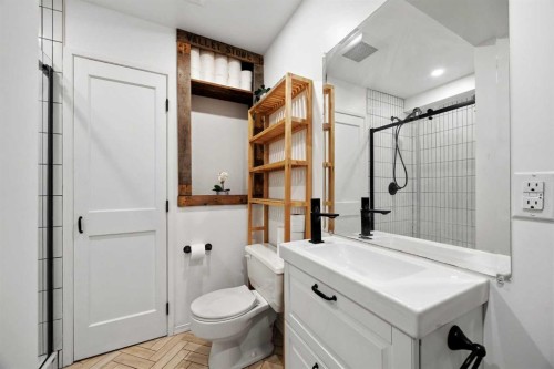 1-1061 Evergreen Circle, Canmore, AB - Indoor Photo Showing Bathroom