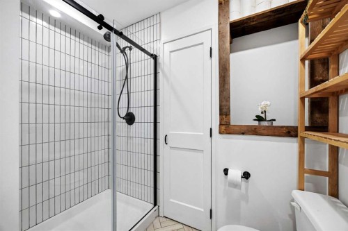 1-1061 Evergreen Circle, Canmore, AB - Indoor Photo Showing Bathroom