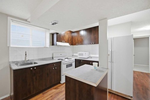 35 Saddlebrook Link Ne, Calgary, AB - Indoor Photo Showing Kitchen