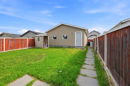 35 Saddlebrook Link Ne, Calgary, AB - Outdoor