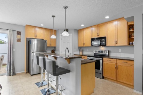 189 Country Village Manor Ne, Calgary, AB - Indoor Photo Showing Kitchen