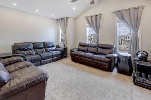 5 Williamstown Park Nw, Airdrie, AB - Indoor Photo Showing Living Room