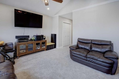 5 Williamstown Park Nw, Airdrie, AB - Indoor Photo Showing Living Room