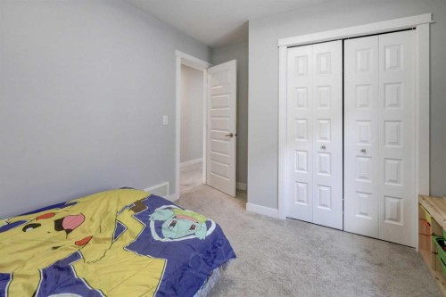 5 Williamstown Park Nw, Airdrie, AB - Indoor Photo Showing Bedroom