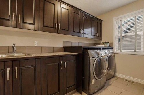 127 Marquis Grove Se, Calgary, AB - Indoor Photo Showing Laundry Room