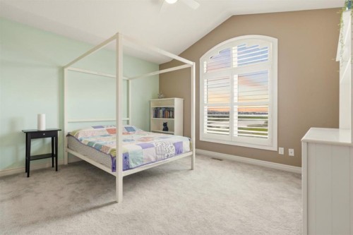 127 Marquis Grove Se, Calgary, AB - Indoor Photo Showing Bedroom