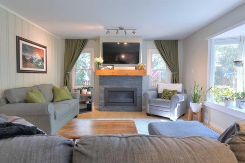 8908 33 Avenue Nw, Calgary, AB 