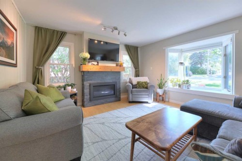 8908 33 Avenue Nw, Calgary, AB 