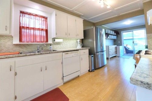 8908 33 Avenue Nw, Calgary, AB 