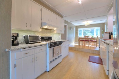 8908 33 Avenue Nw, Calgary, AB 