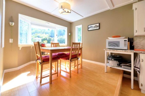 8908 33 Avenue Nw, Calgary, AB 