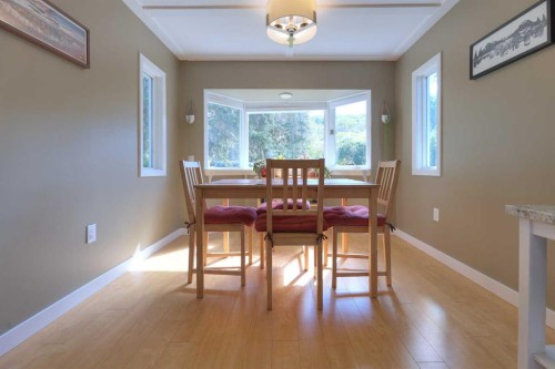 8908 33 Avenue Nw, Calgary, AB 