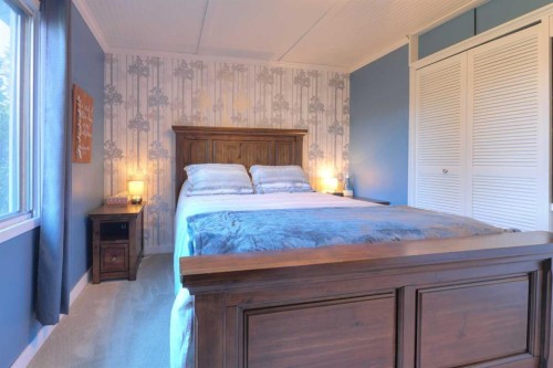 8908 33 Avenue Nw, Calgary, AB 
