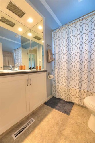 8908 33 Avenue Nw, Calgary, AB 