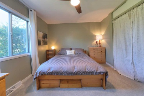 8908 33 Avenue Nw, Calgary, AB 