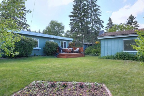 8908 33 Avenue Nw, Calgary, AB 