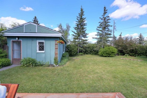 8908 33 Avenue Nw, Calgary, AB 