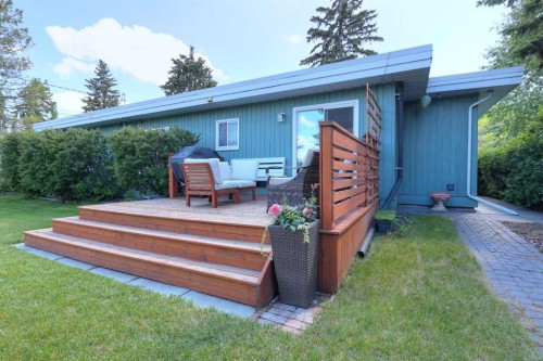 8908 33 Avenue Nw, Calgary, AB 