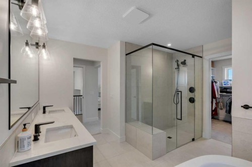 236 Marina Grove Se, Calgary, AB - Indoor Photo Showing Bathroom